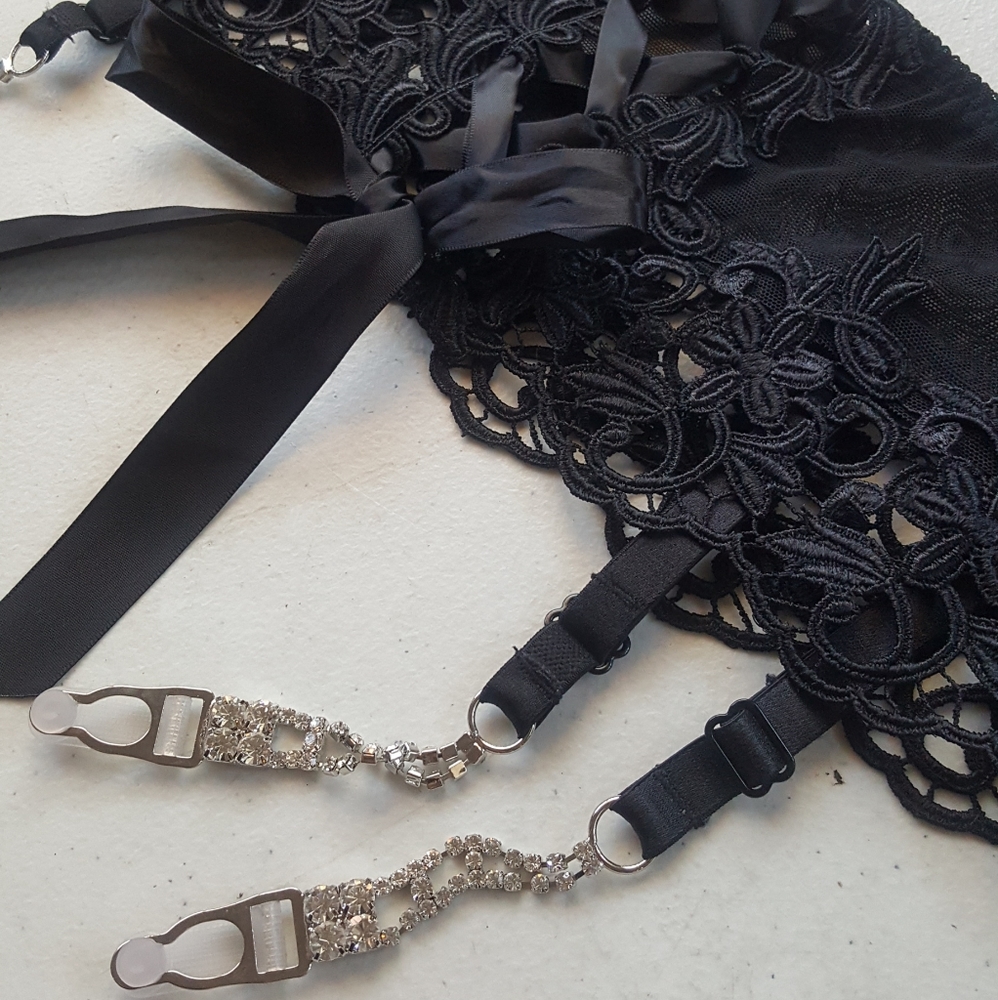 Shirley of Hollywood Garterbelt/skirt